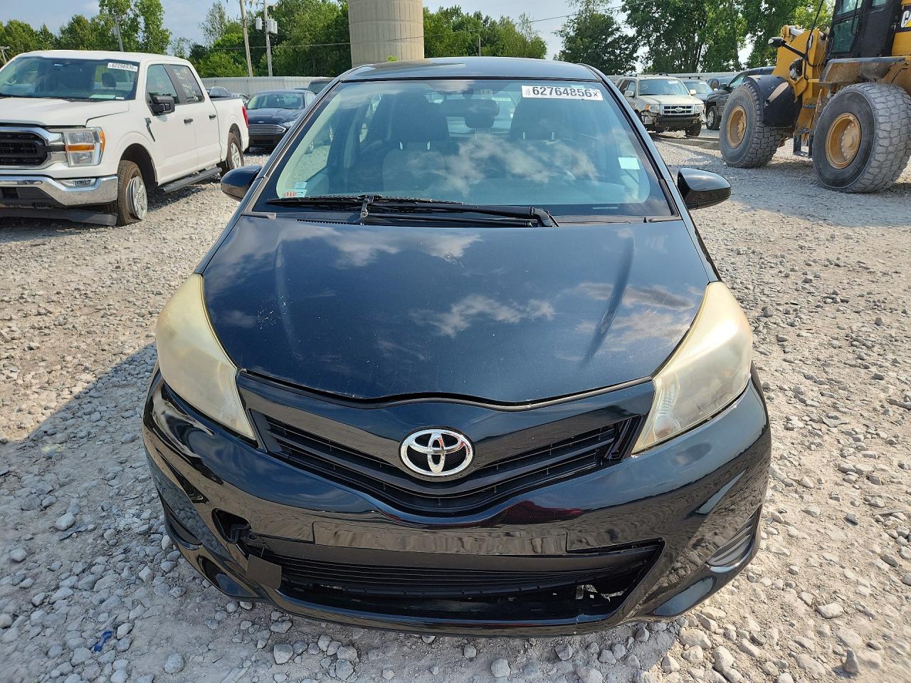 2012 Toyota Yaris 5-door Le Black vin: JTDKTUD38CD508936