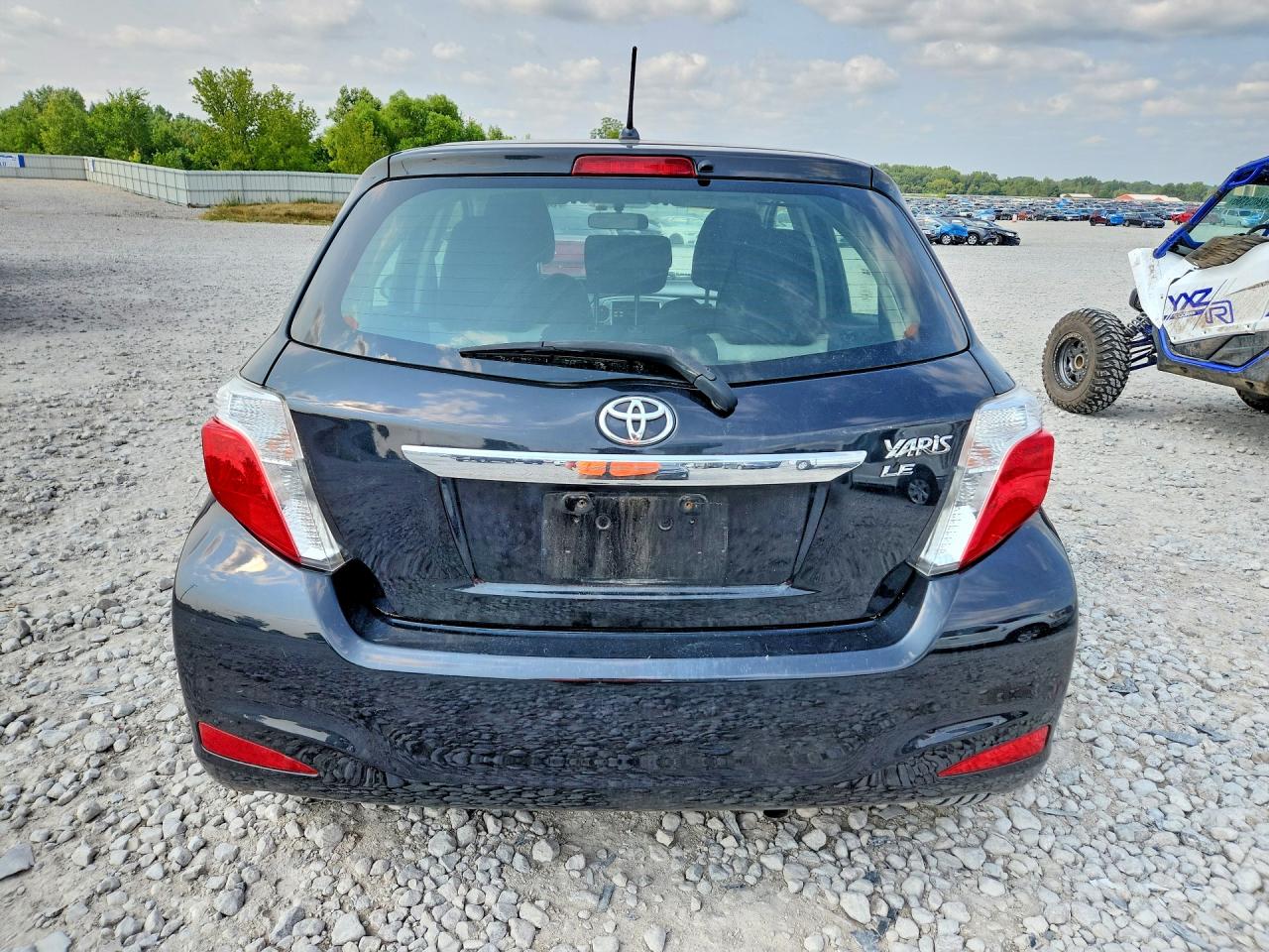 2012 Toyota Yaris 5-door Le Black vin: JTDKTUD38CD508936