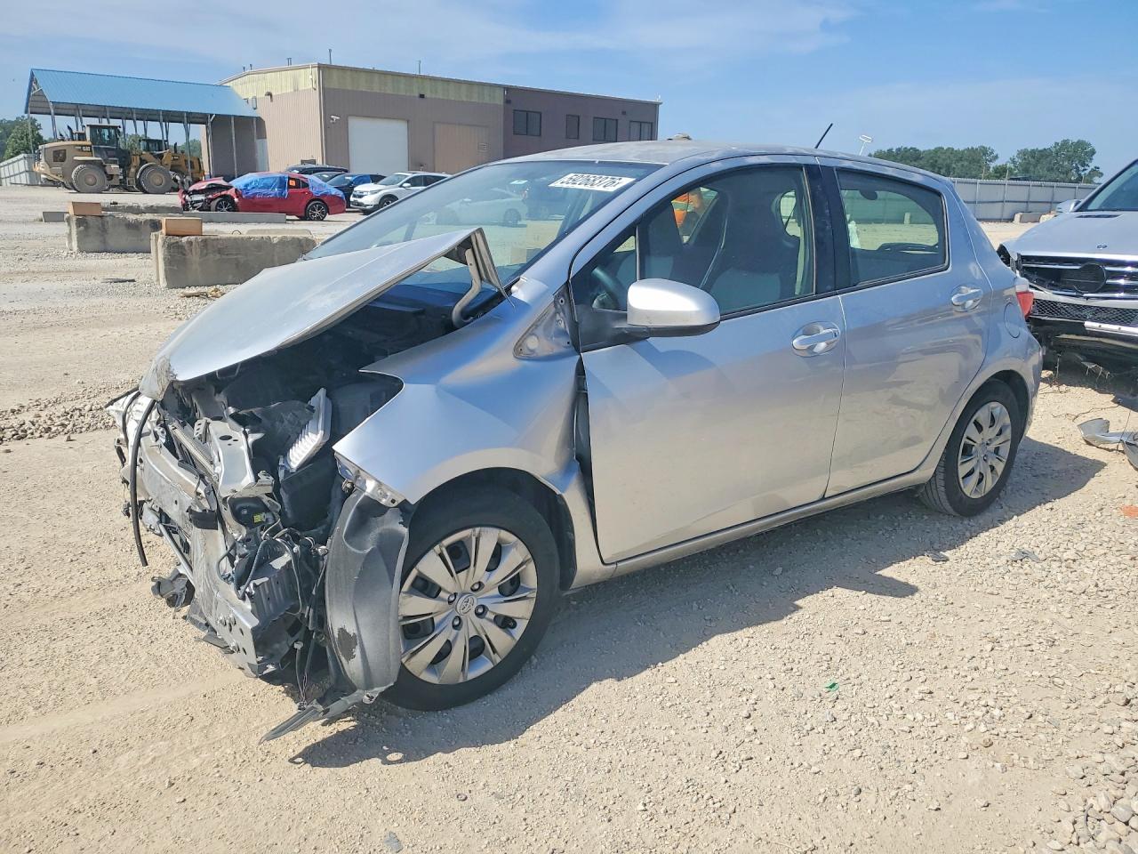 2012 Toyota Yaris 5-door Le Silver vin: JTDKTUD38CD524196