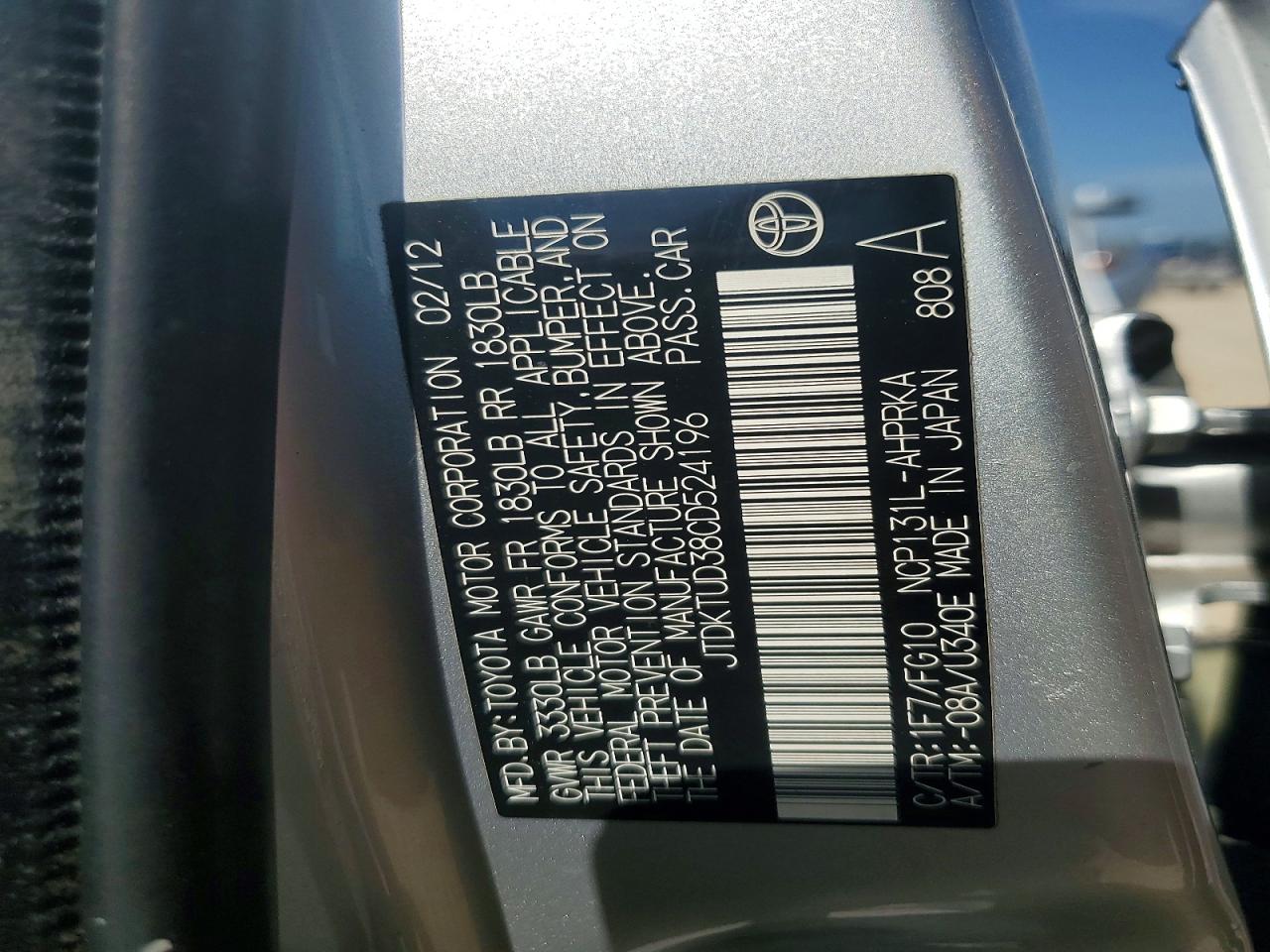 2012 Toyota Yaris 5-door Le Silver vin: JTDKTUD38CD524196