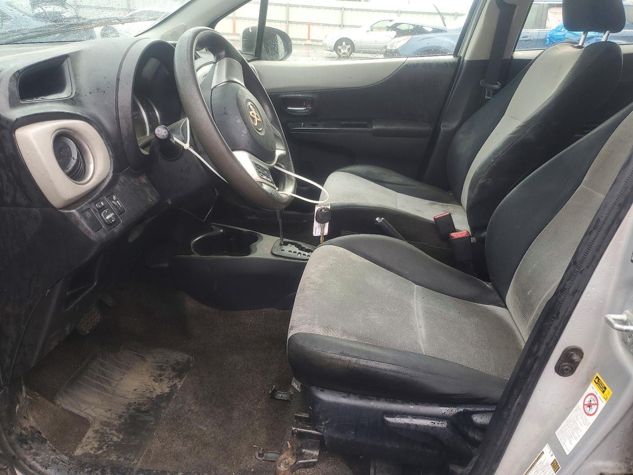 2012 Toyota Yaris 5-door Le Silver vin: JTDKTUD38CD531441
