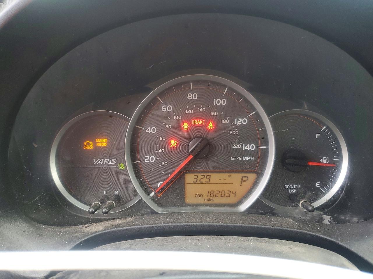 2012 Toyota Yaris 5-door Le Silver vin: JTDKTUD38CD531441