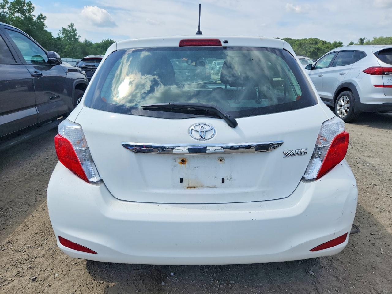 2012 Toyota Yaris 5-door L White vin: JTDKTUD38CD541161