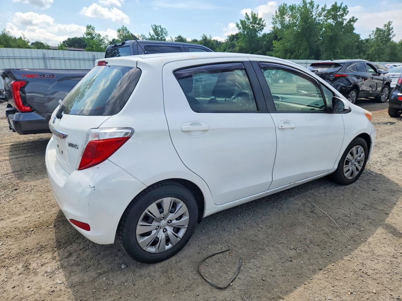 2012 Toyota Yaris 5-door L White vin: JTDKTUD38CD541161