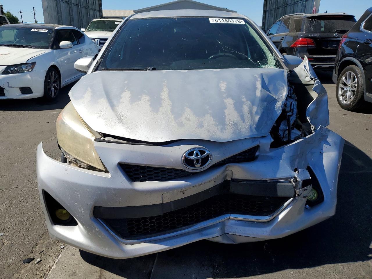 2013 Toyota Yaris 5-door Se Silver vin: JTDKTUD38DD548435