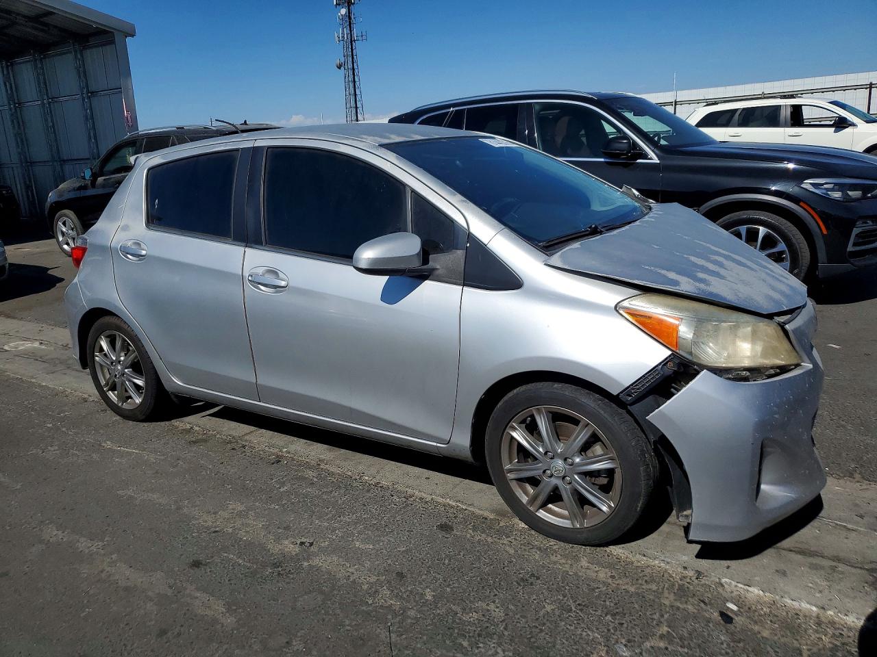 2013 Toyota Yaris 5-door Se Silver vin: JTDKTUD38DD548435