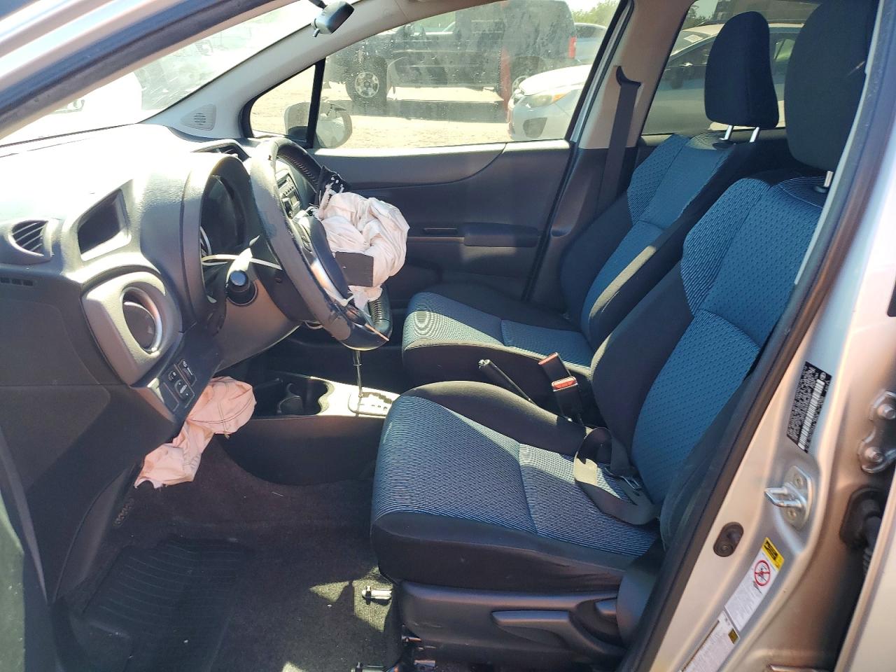 2013 Toyota Yaris 5-door Se Silver vin: JTDKTUD38DD548435