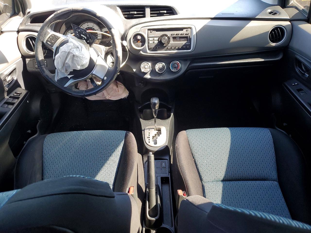 2013 Toyota Yaris 5-door Se Silver vin: JTDKTUD38DD548435