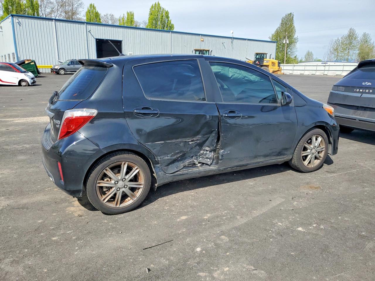 2013 Toyota Yaris 5-door Se Black vin: JTDKTUD38DD549195