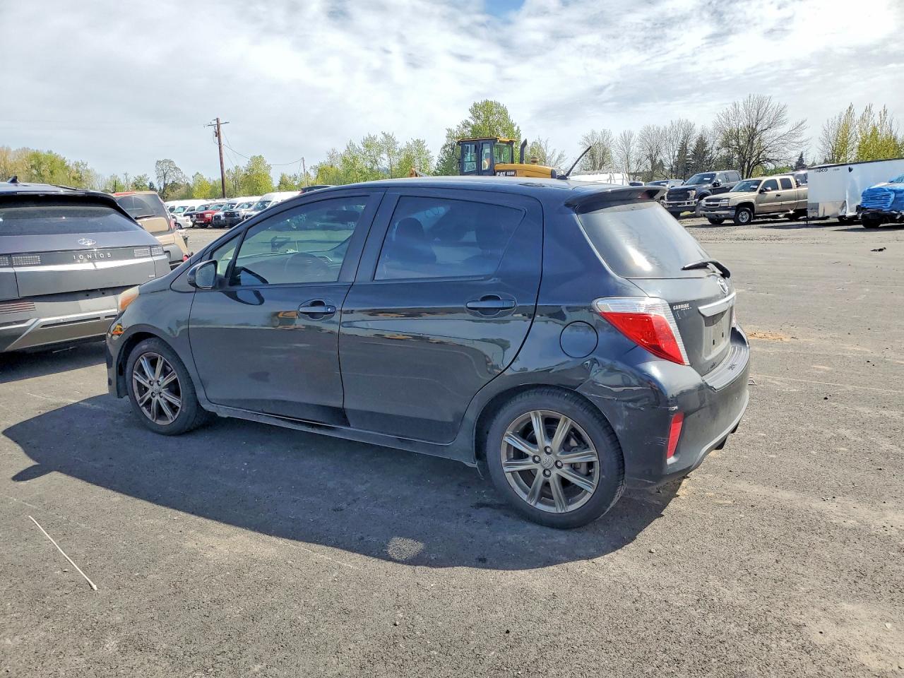 2013 Toyota Yaris 5-door Se Black vin: JTDKTUD38DD549195