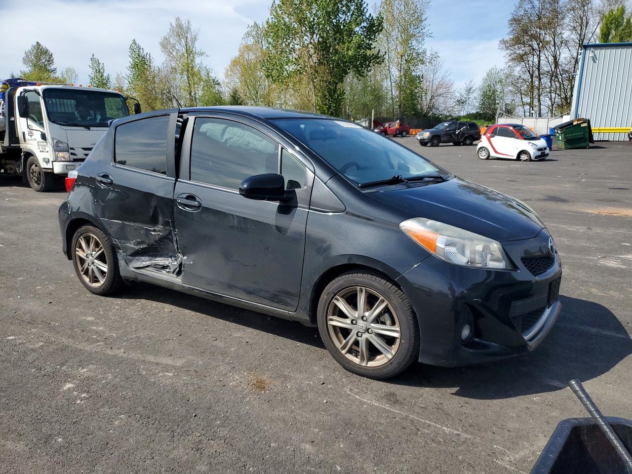 2013 Toyota Yaris 5-door Se Black vin: JTDKTUD38DD549195