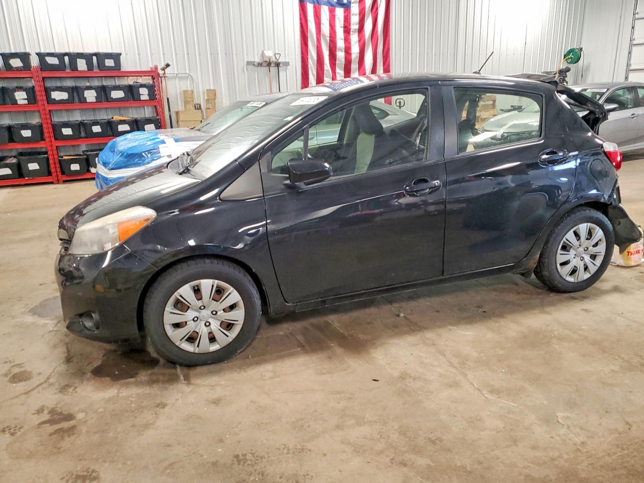 2013 Toyota Yaris 5-door Le Black vin: JTDKTUD38DD554283