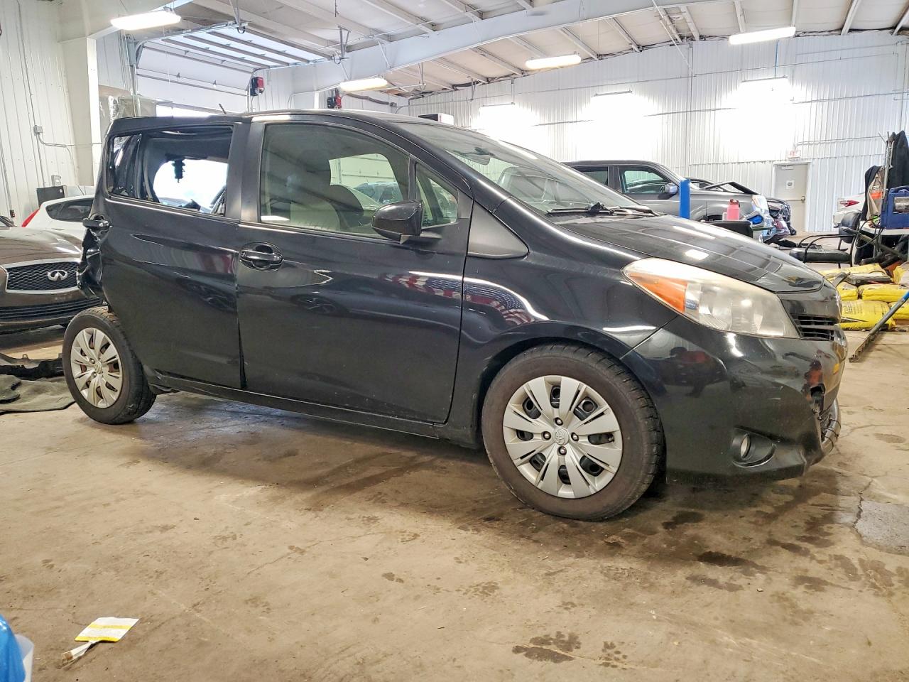 2013 Toyota Yaris 5-door Le Black vin: JTDKTUD38DD554283