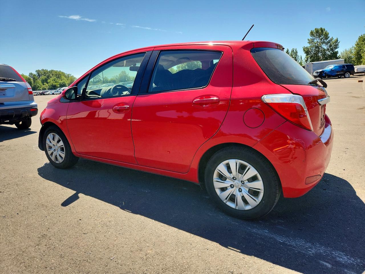 2013 Toyota Yaris 5-door Le Red vin: JTDKTUD38DD563534
