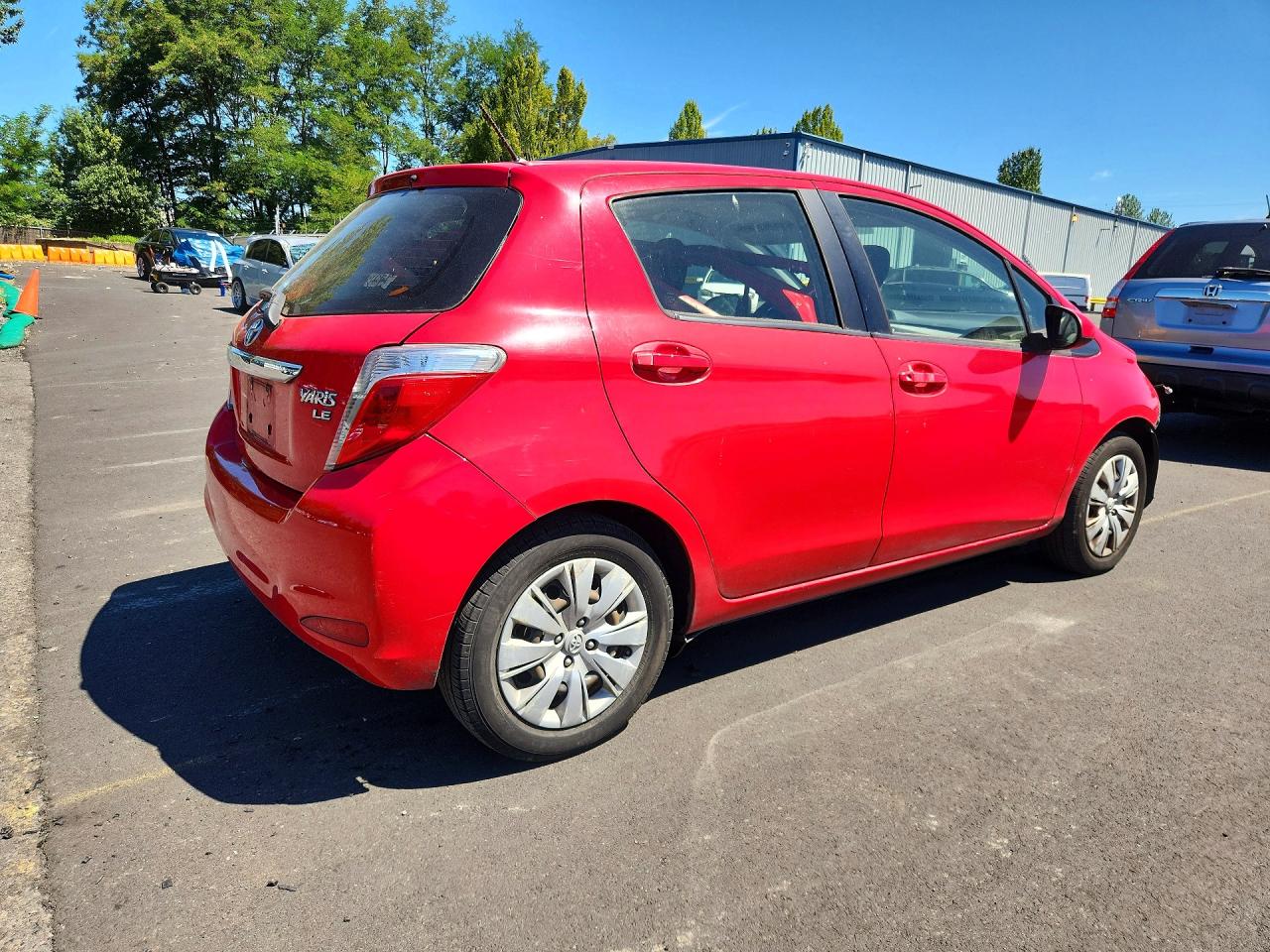 2013 Toyota Yaris 5-door Le Red vin: JTDKTUD38DD563534