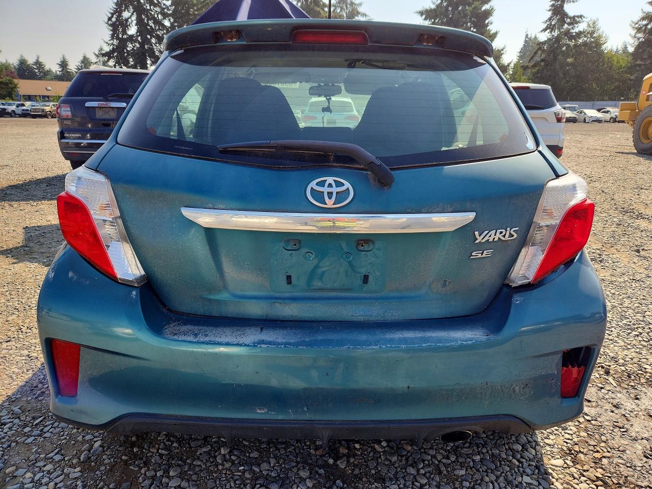 2012 Toyota Yaris 5-door Se Blue vin: JTDKTUD39CD506144