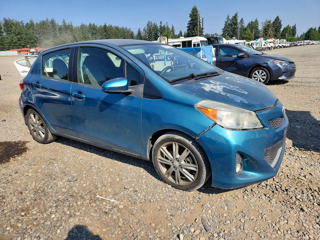 2012 Toyota Yaris 5-door Se Blue vin: JTDKTUD39CD506144