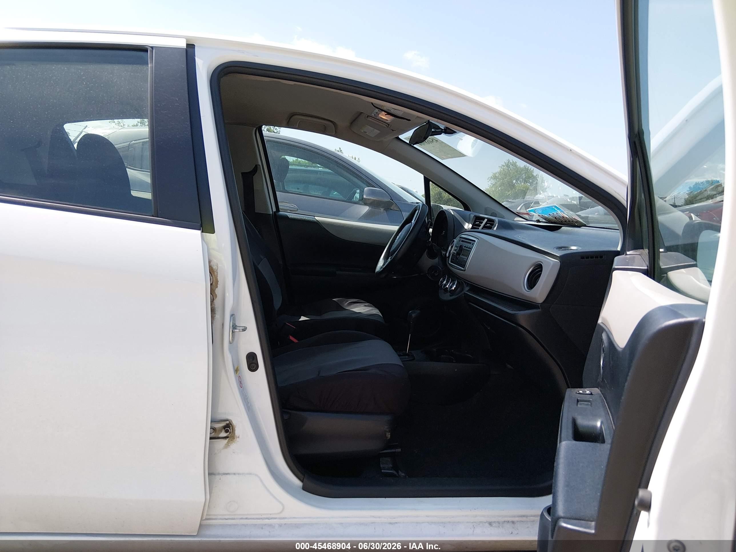 2012 Toyota Yaris Le Белый vin: JTDKTUD39CD514650