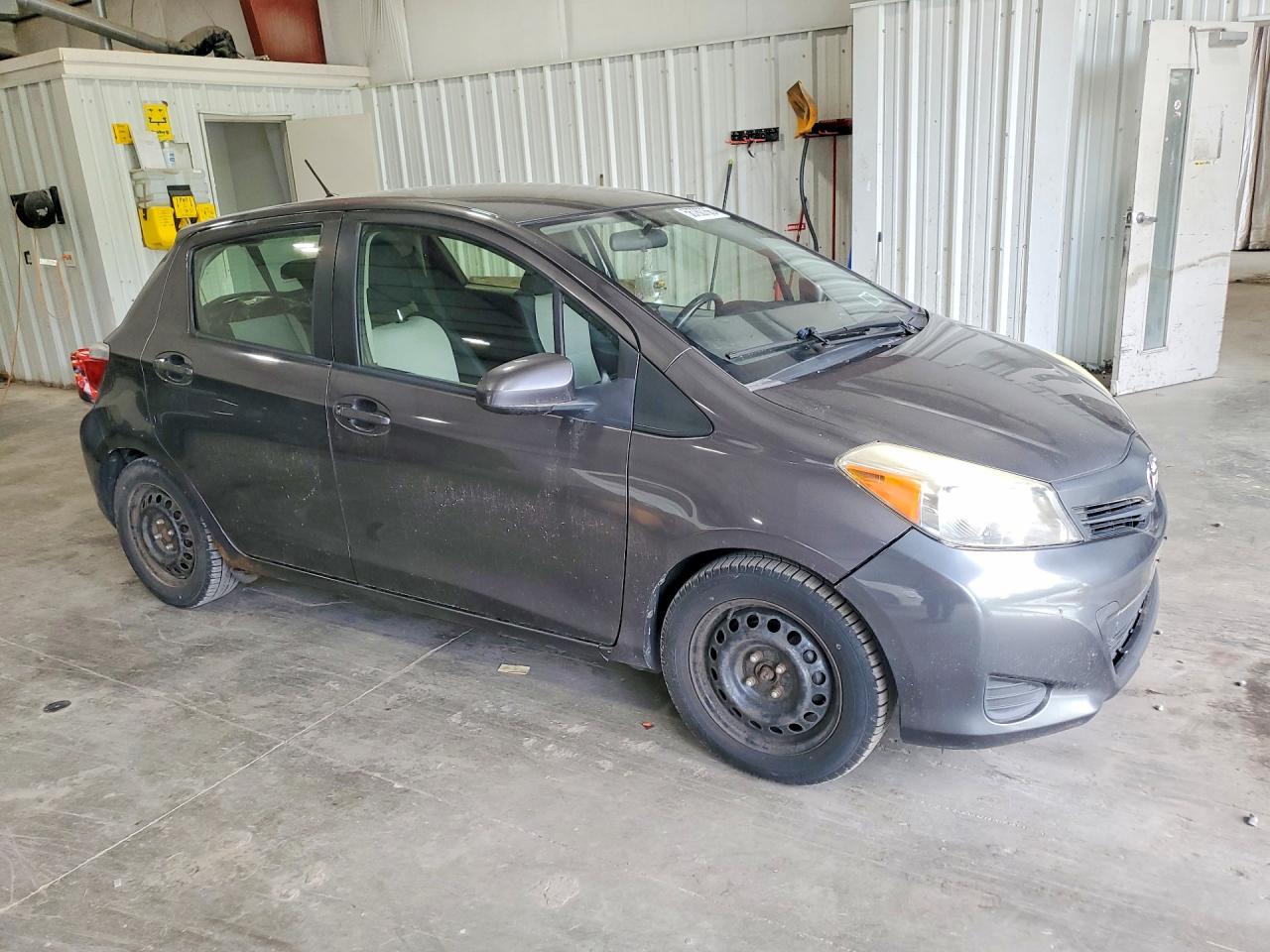 2012 Toyota Yaris 5-door L Gray vin: JTDKTUD39CD519055