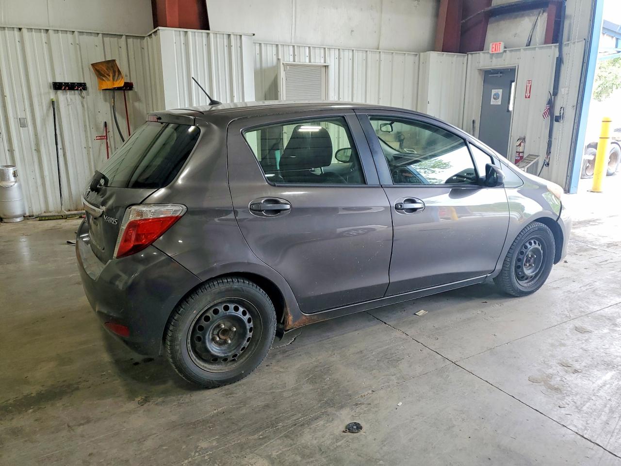 2012 Toyota Yaris 5-door L Gray vin: JTDKTUD39CD519055