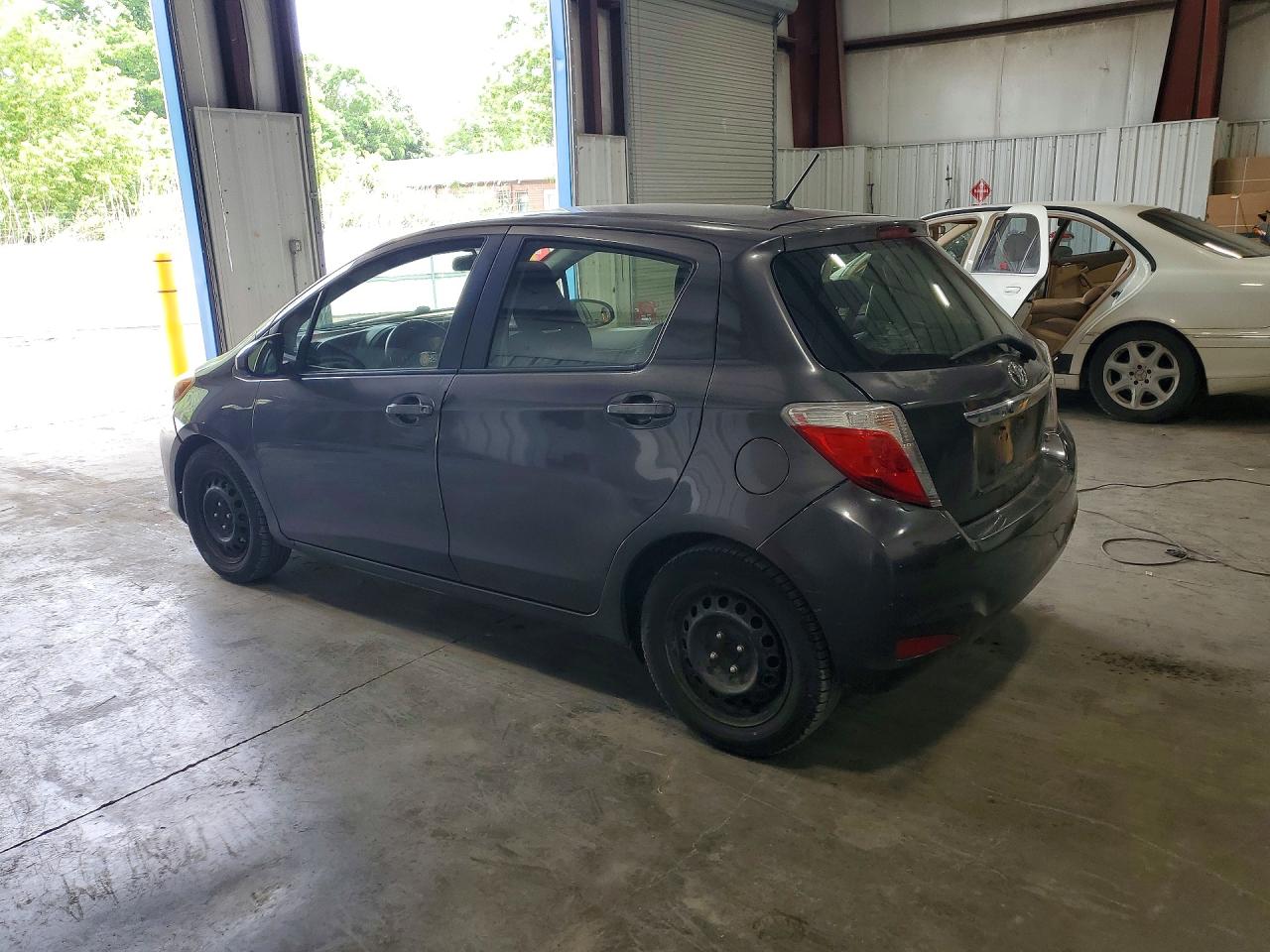 2012 Toyota Yaris 5-door L Gray vin: JTDKTUD39CD519055