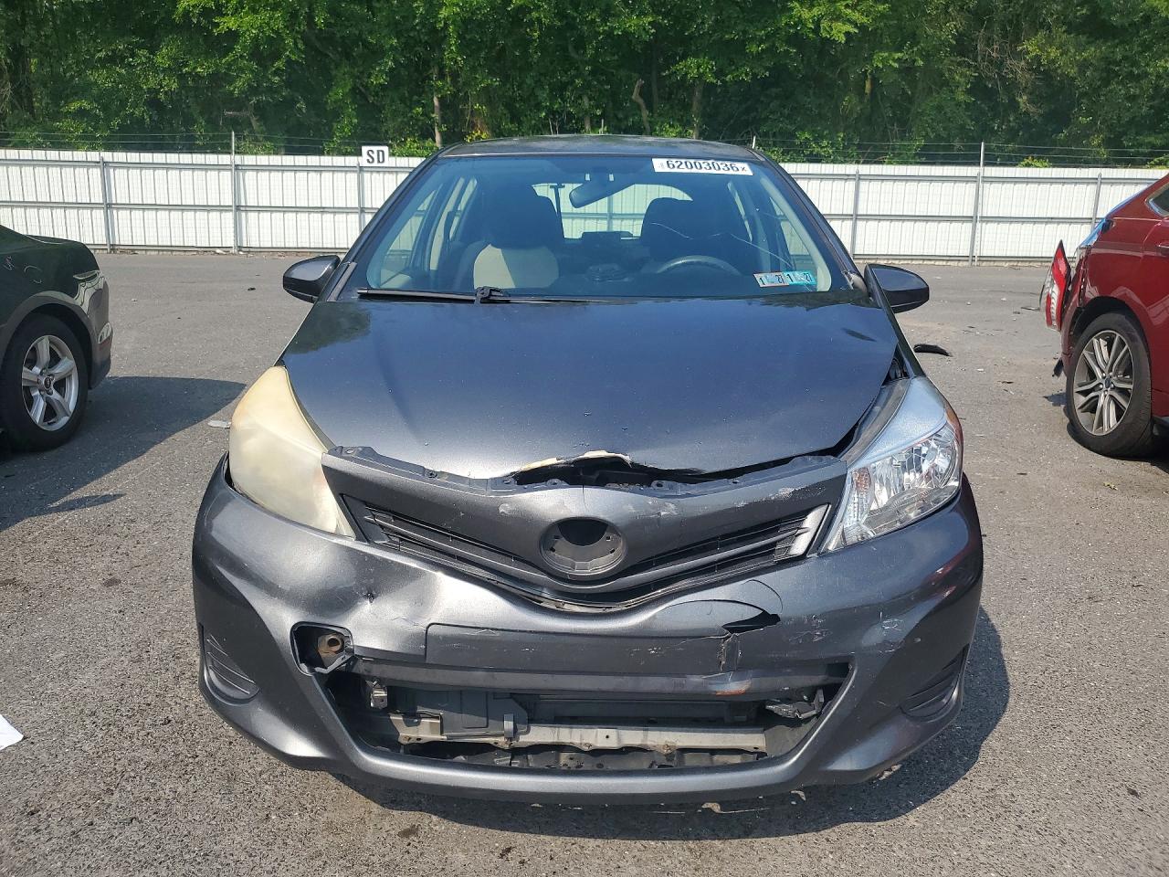 2012 Toyota Yaris 5-door Le Gray vin: JTDKTUD39CD524224