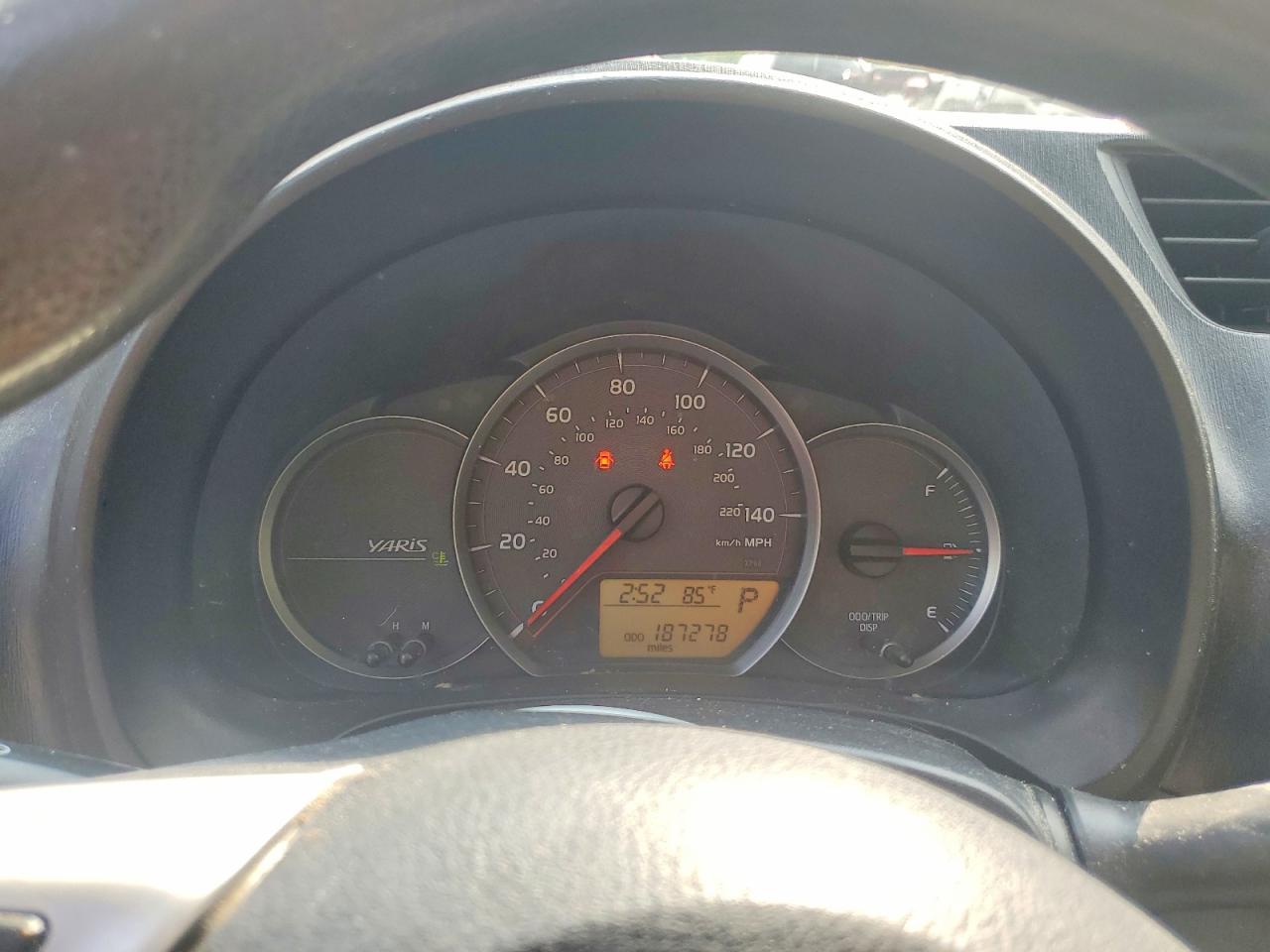 2012 Toyota Yaris 5-door Le Gray vin: JTDKTUD39CD524224