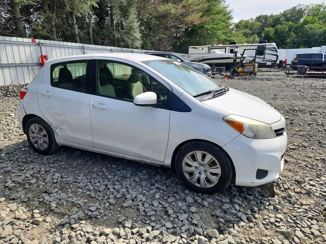 2013 Toyota Yaris 5-door Le White vin: JTDKTUD39DD543793