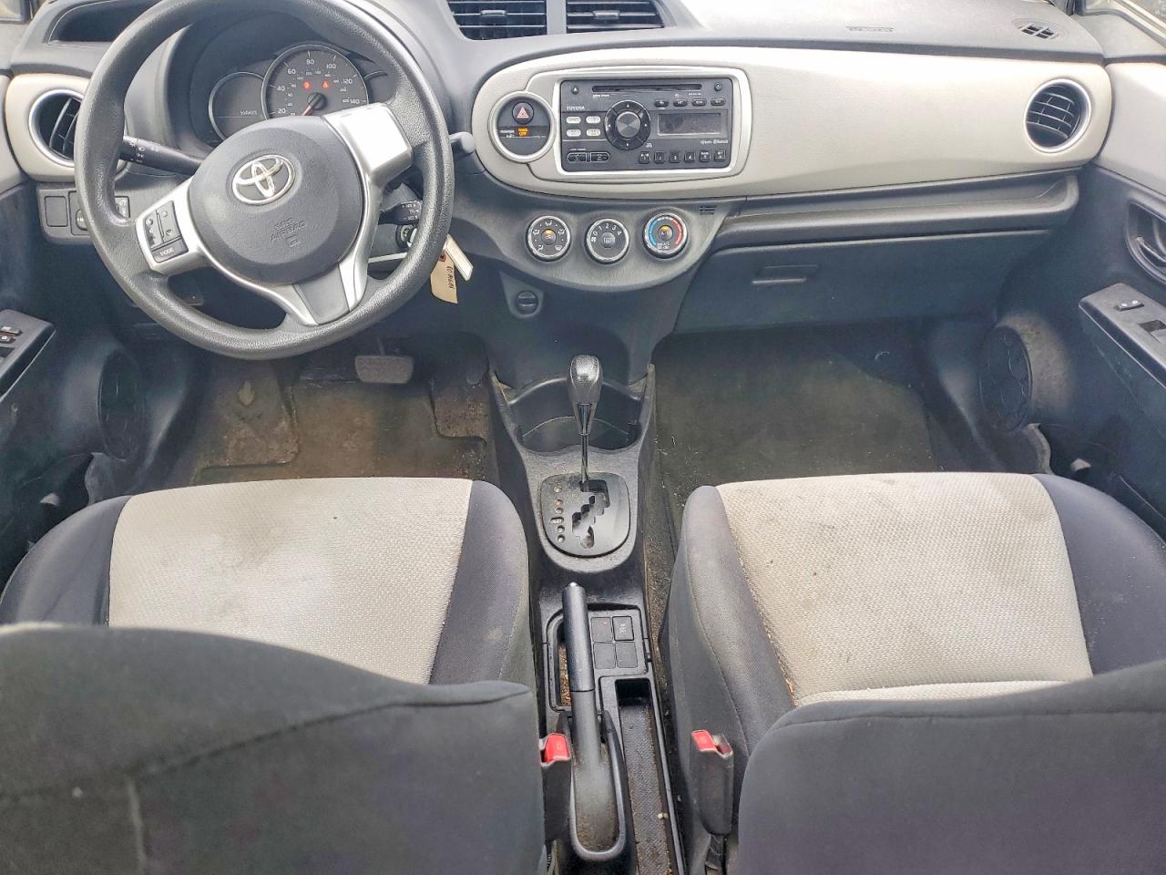 2013 Toyota Yaris 5-door Le White vin: JTDKTUD39DD560903