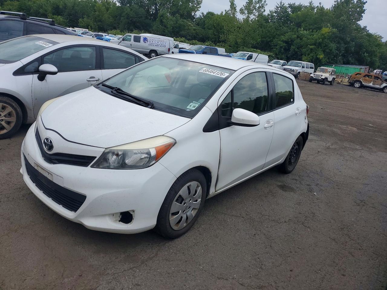 2013 Toyota Yaris 5-door Le White vin: JTDKTUD39DD560903