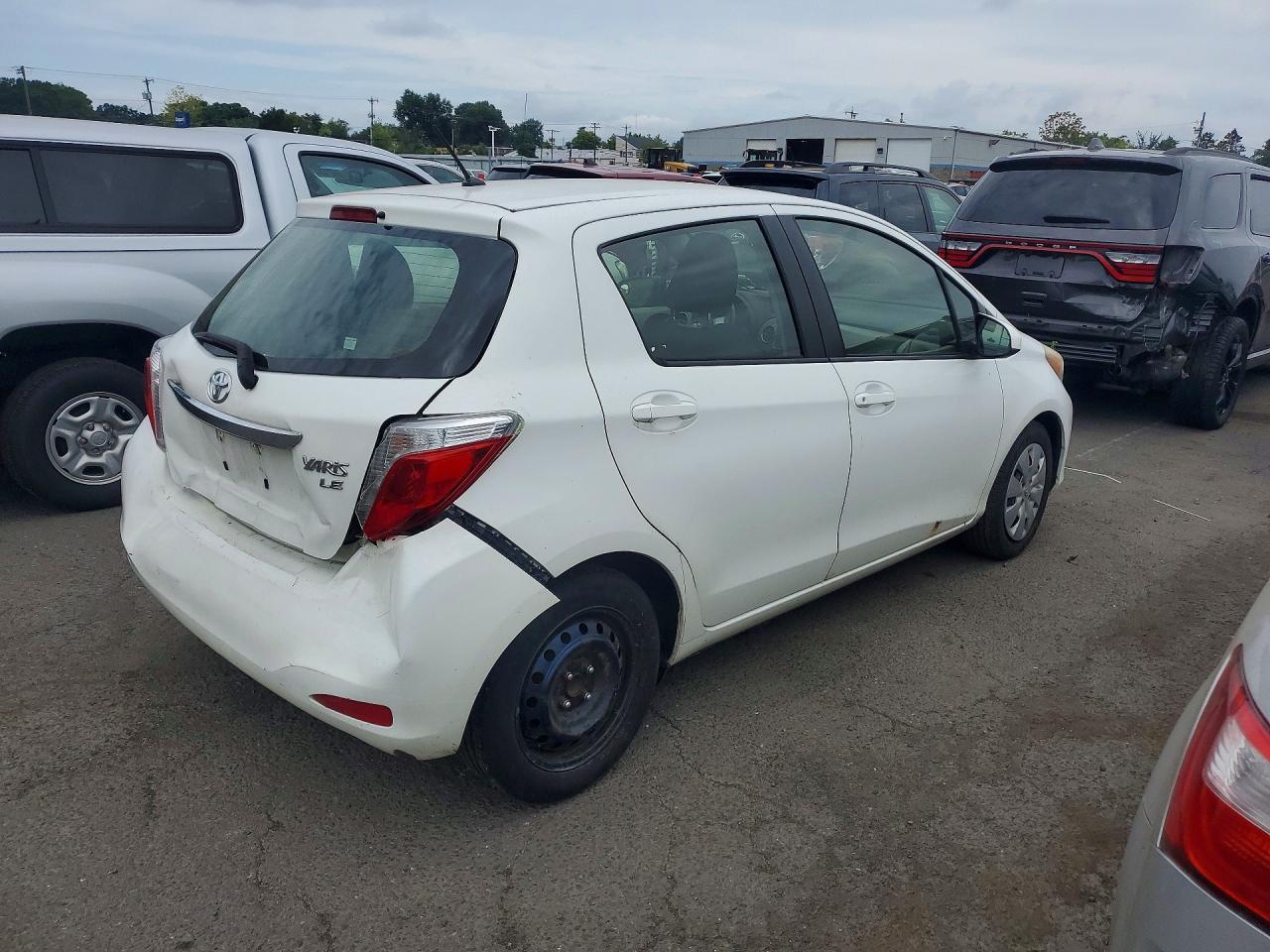 2013 Toyota Yaris 5-door Le White vin: JTDKTUD39DD560903