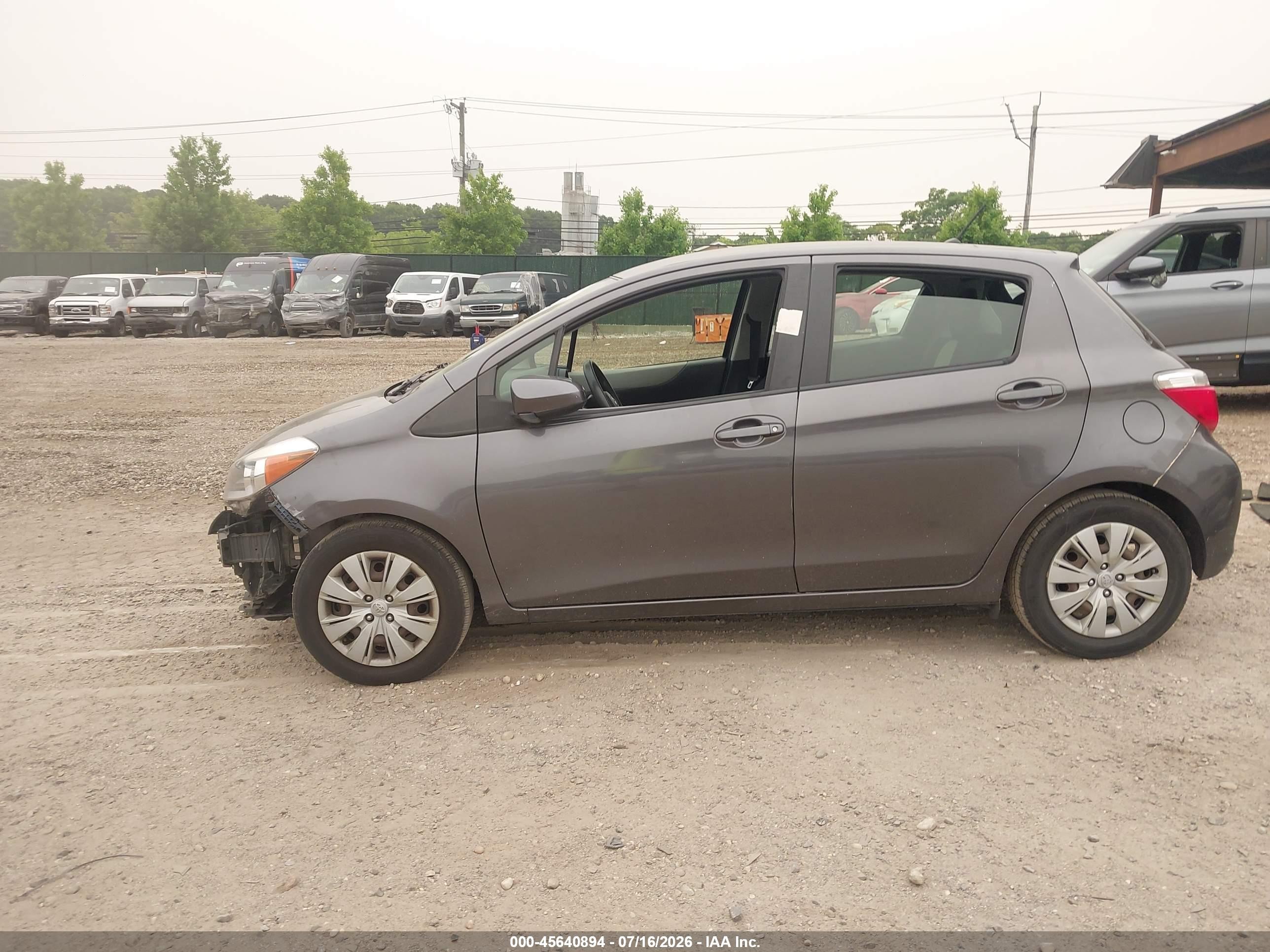 2013 Toyota Yaris Le Gray vin: JTDKTUD39DD561856