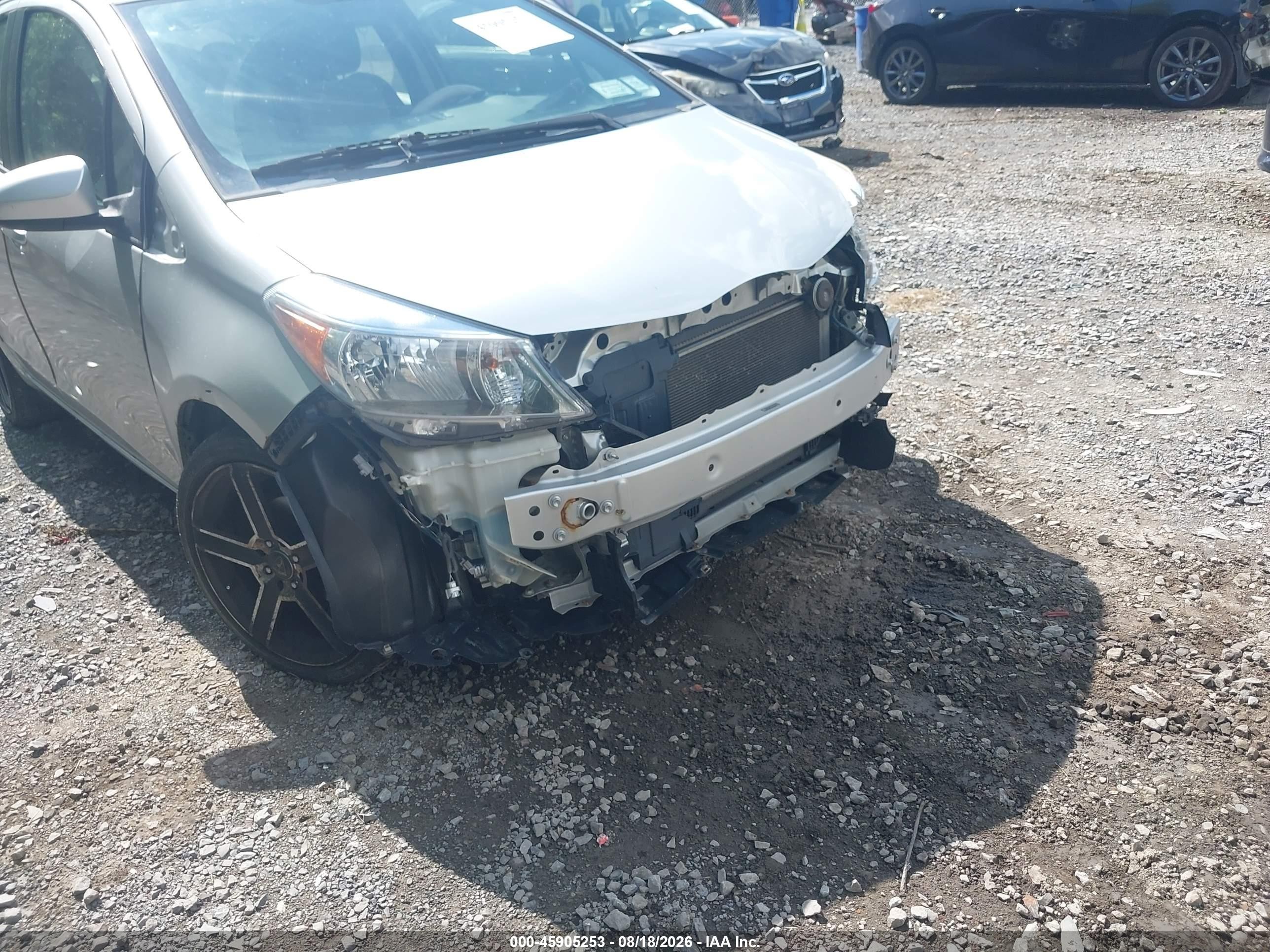 2013 Toyota Yaris Le Silver vin: JTDKTUD39DD565907