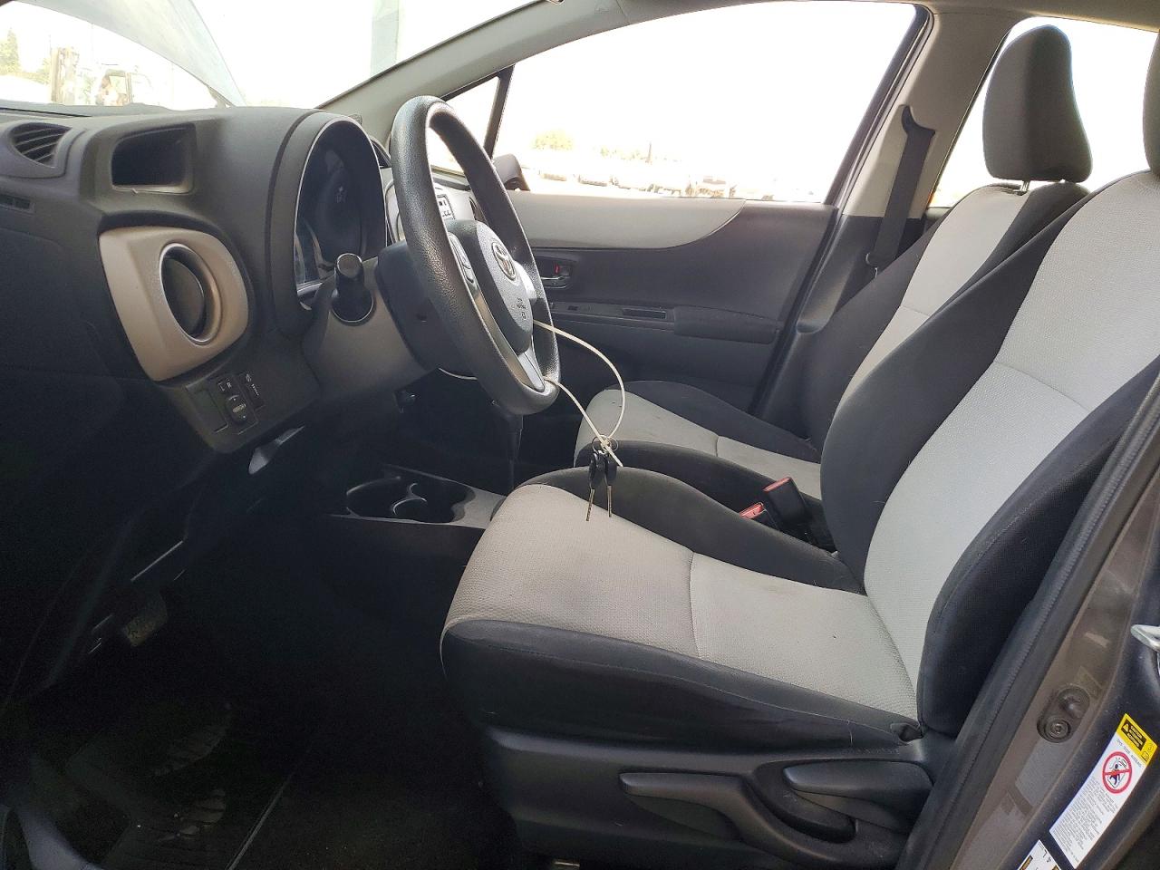 2014 Toyota Yaris 5-door Le Gray vin: JTDKTUD39ED580909