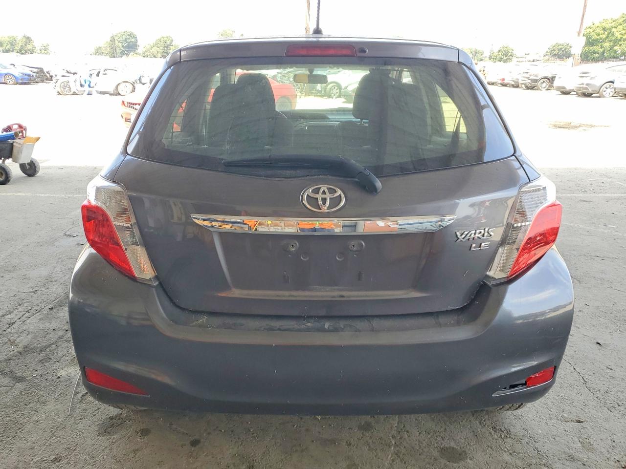 2014 Toyota Yaris 5-door Le Gray vin: JTDKTUD39ED580909
