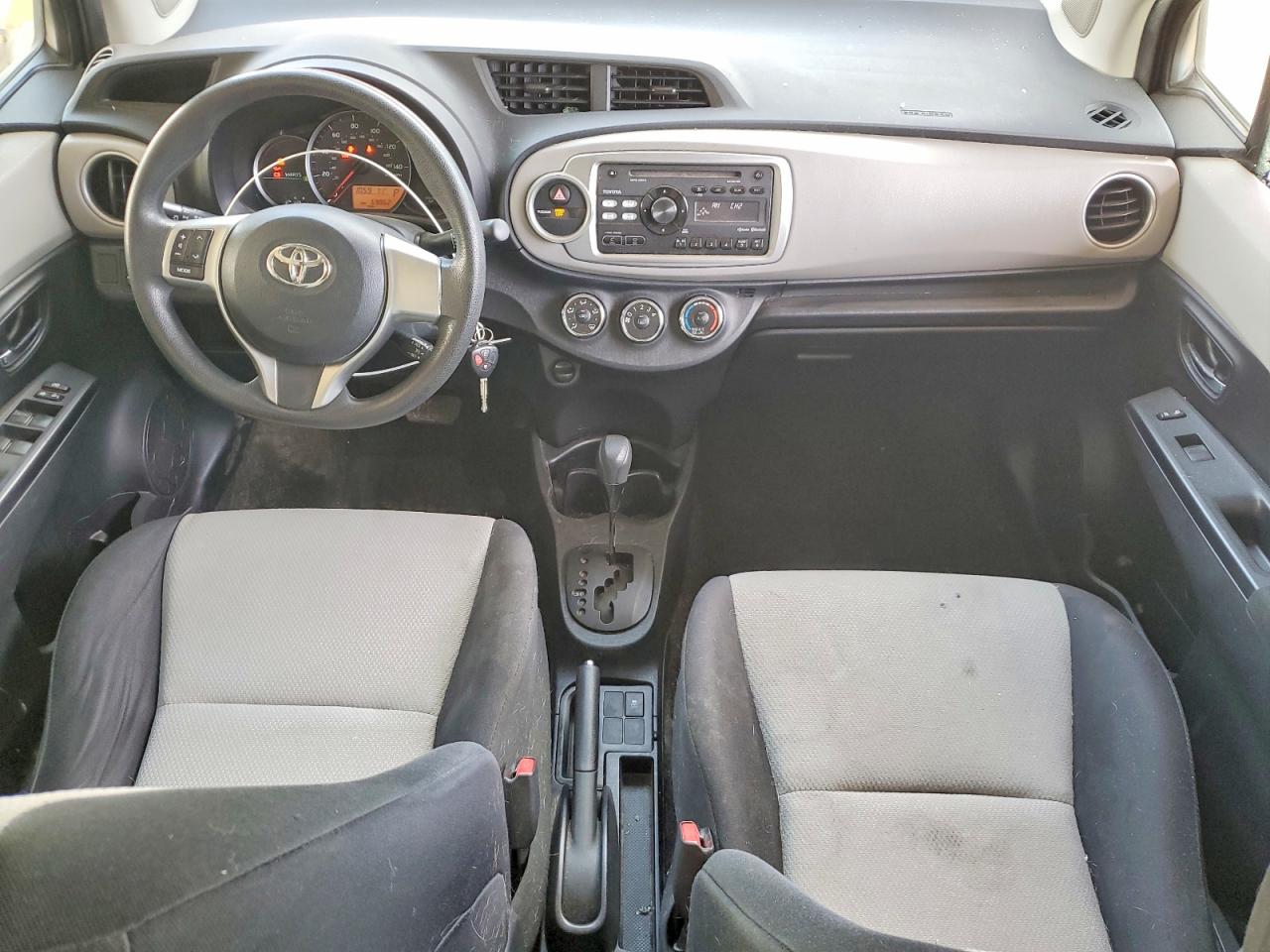 2014 Toyota Yaris 5-door Le Gray vin: JTDKTUD39ED580909
