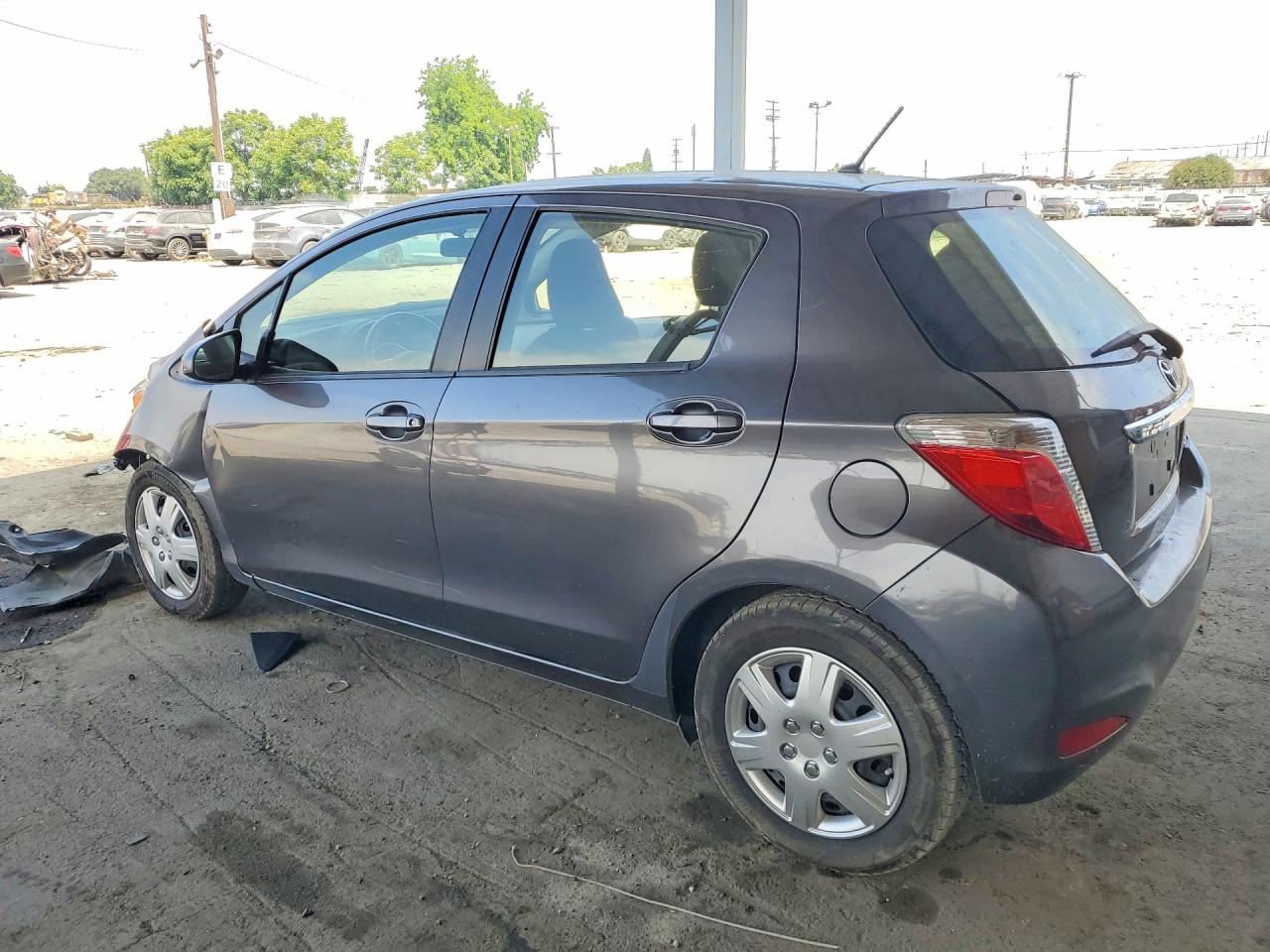 2014 Toyota Yaris 5-door Le Gray vin: JTDKTUD39ED580909