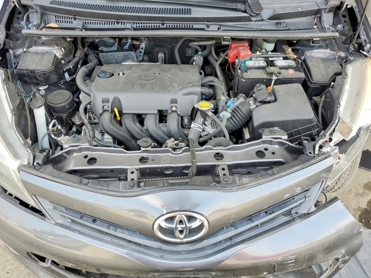 2014 Toyota Yaris 5-door Le Gray vin: JTDKTUD39ED580909