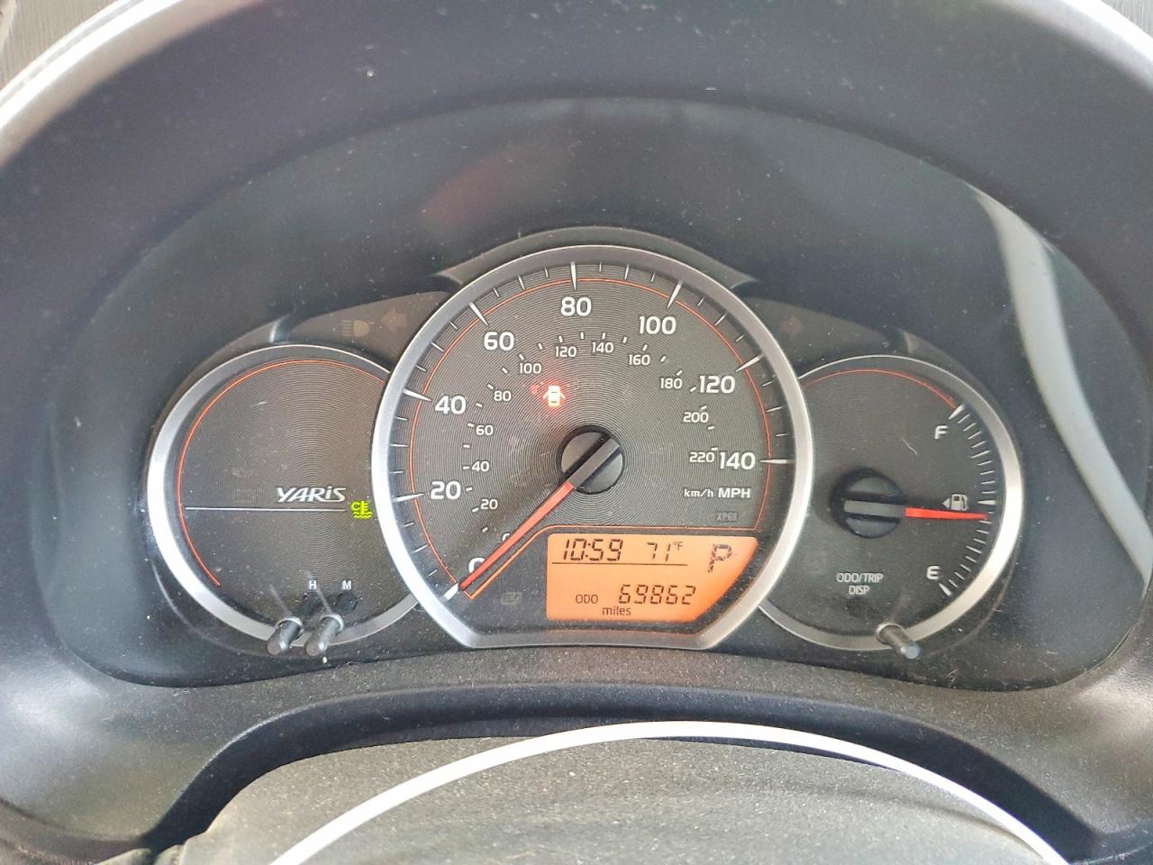 2014 Toyota Yaris 5-door Le Gray vin: JTDKTUD39ED580909