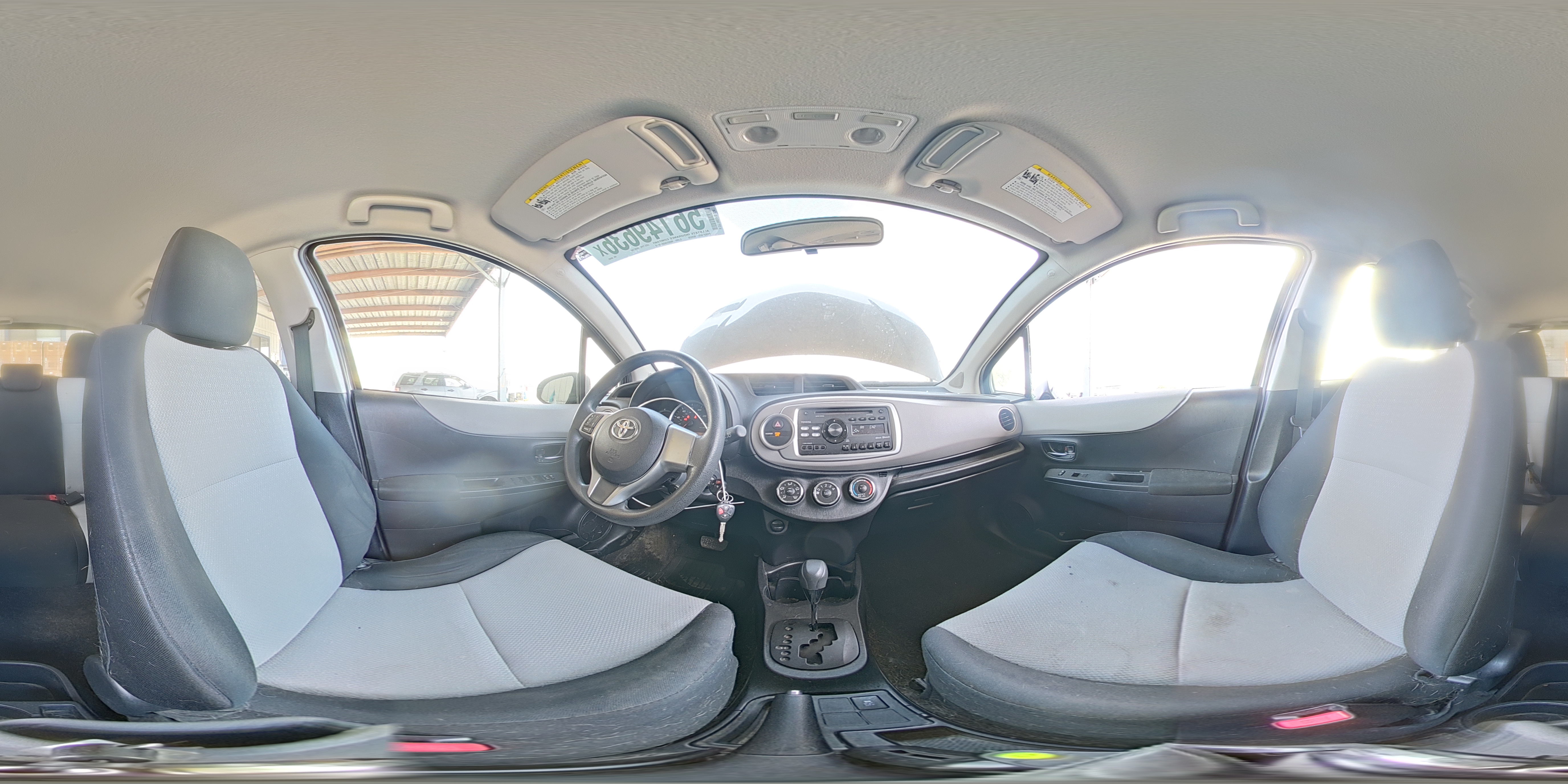 2014 Toyota Yaris 5-door Le Gray vin: JTDKTUD39ED580909