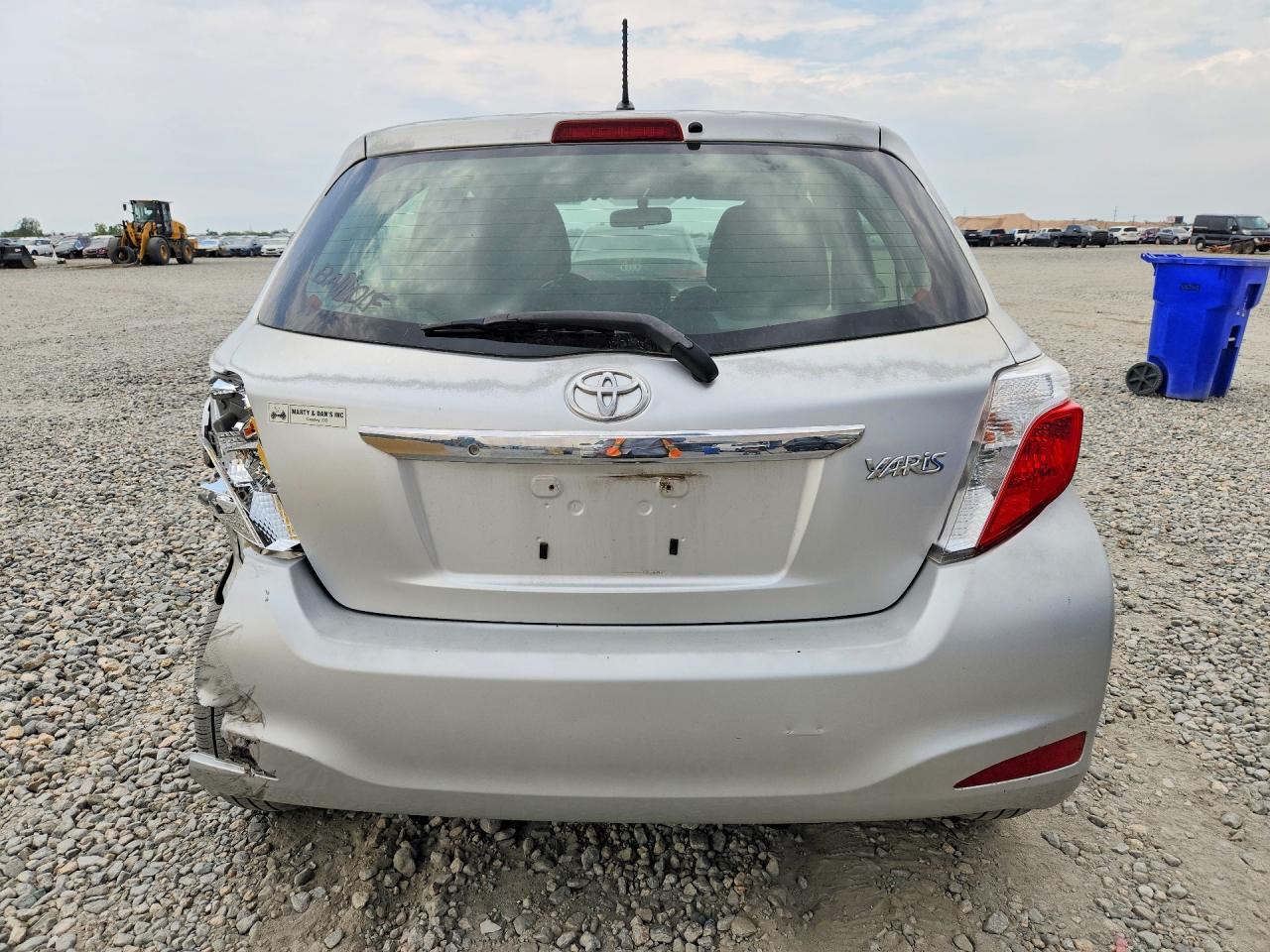 2014 Toyota Yaris 5-door L Silver vin: JTDKTUD39ED592056