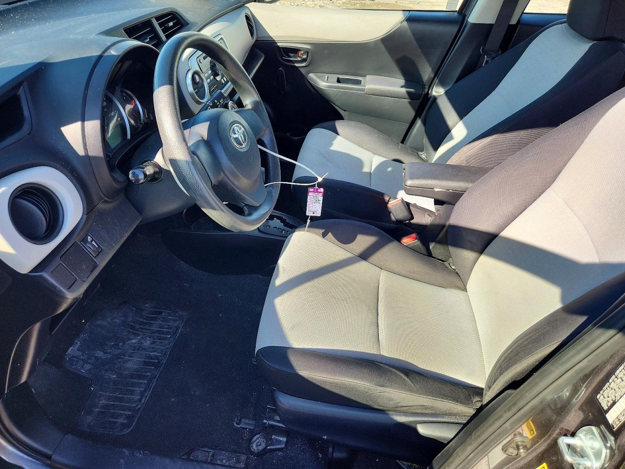 2014 Toyota Yaris 5-door L Gray vin: JTDKTUD39ED595247