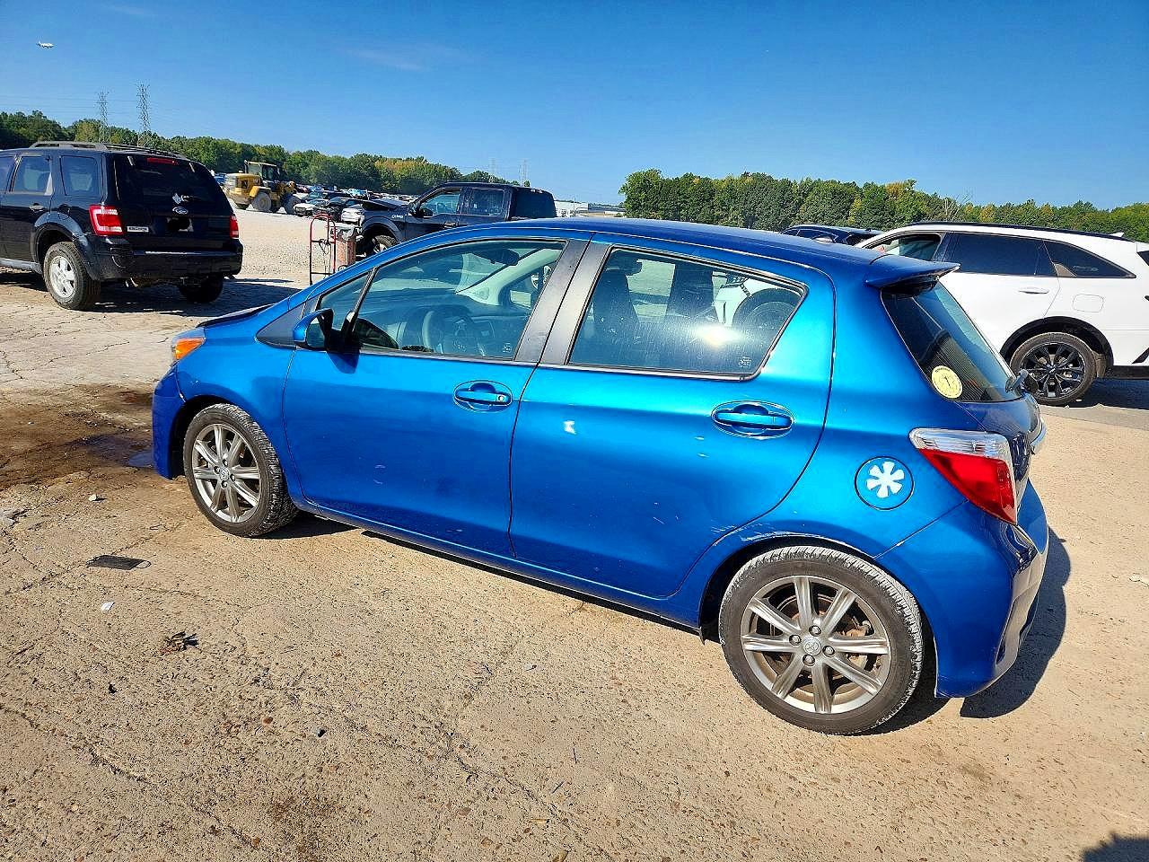 2012 Toyota Yaris 5-door Se Blue vin: JTDKTUD3XCD508744