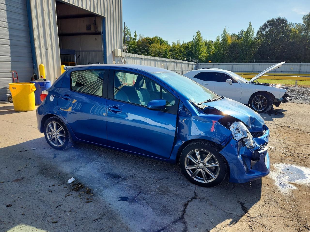 2012 Toyota Yaris 5-door Se Blue vin: JTDKTUD3XCD508744