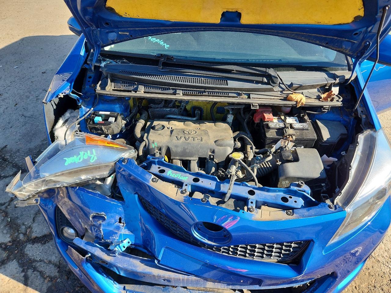 2012 Toyota Yaris 5-door Se Blue vin: JTDKTUD3XCD508744