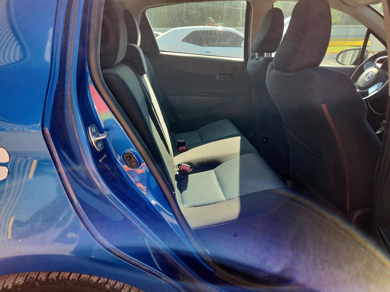 2012 Toyota Yaris 5-door Se Blue vin: JTDKTUD3XCD508744