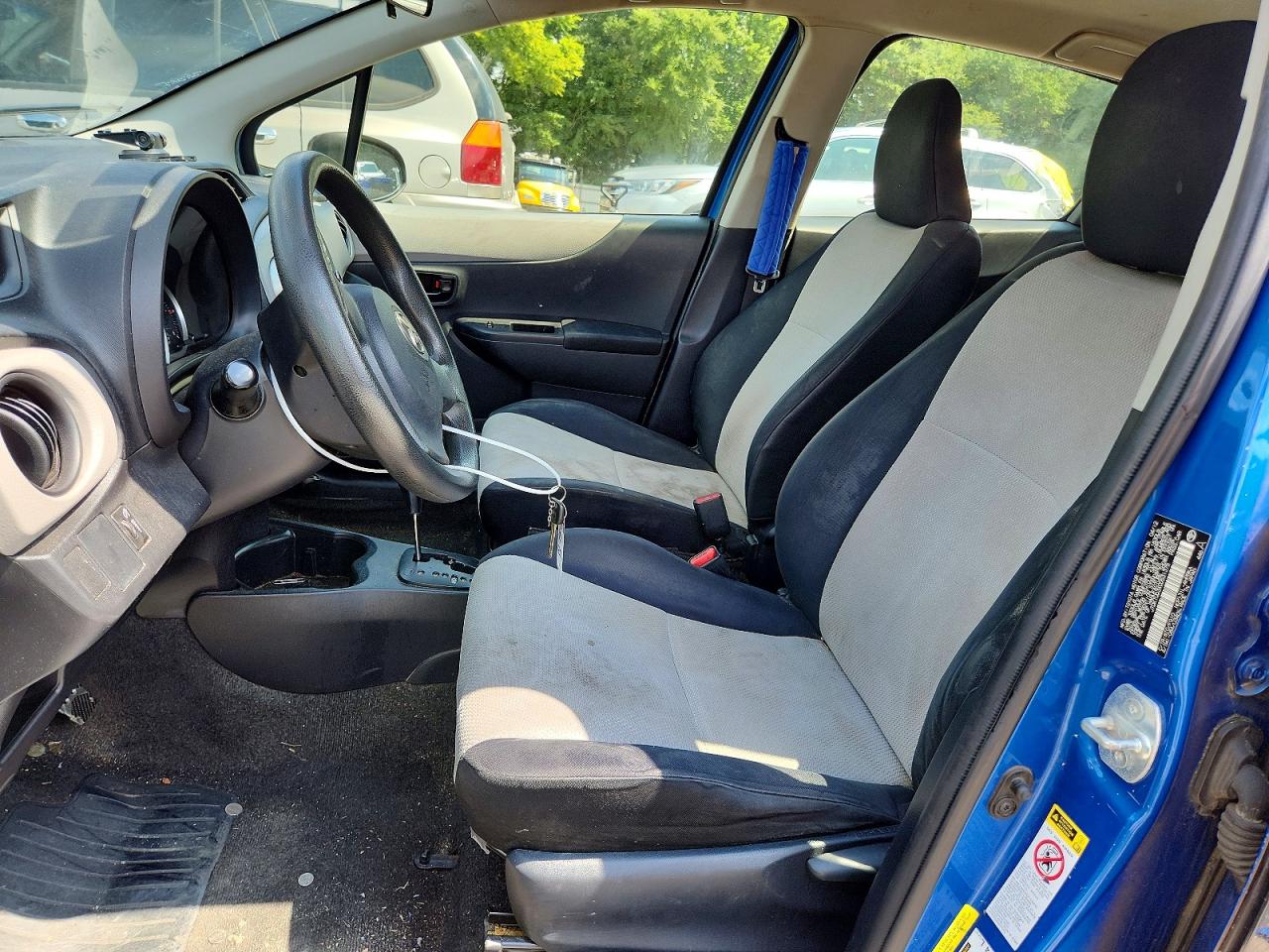 2012 Toyota Yaris 5-door L Черный vin: JTDKTUD3XCD531375