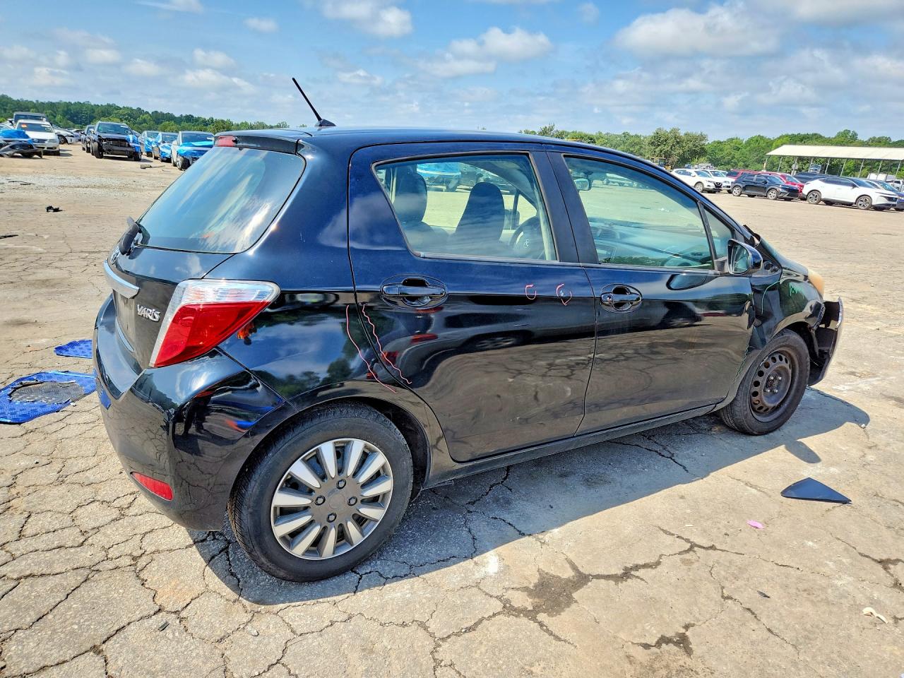 2012 Toyota Yaris 5-door L Черный vin: JTDKTUD3XCD531375