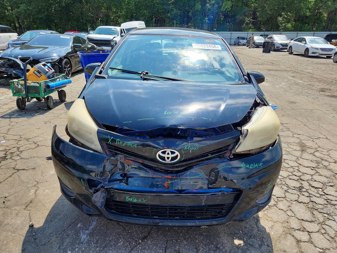 2012 Toyota Yaris 5-door L Черный vin: JTDKTUD3XCD531375