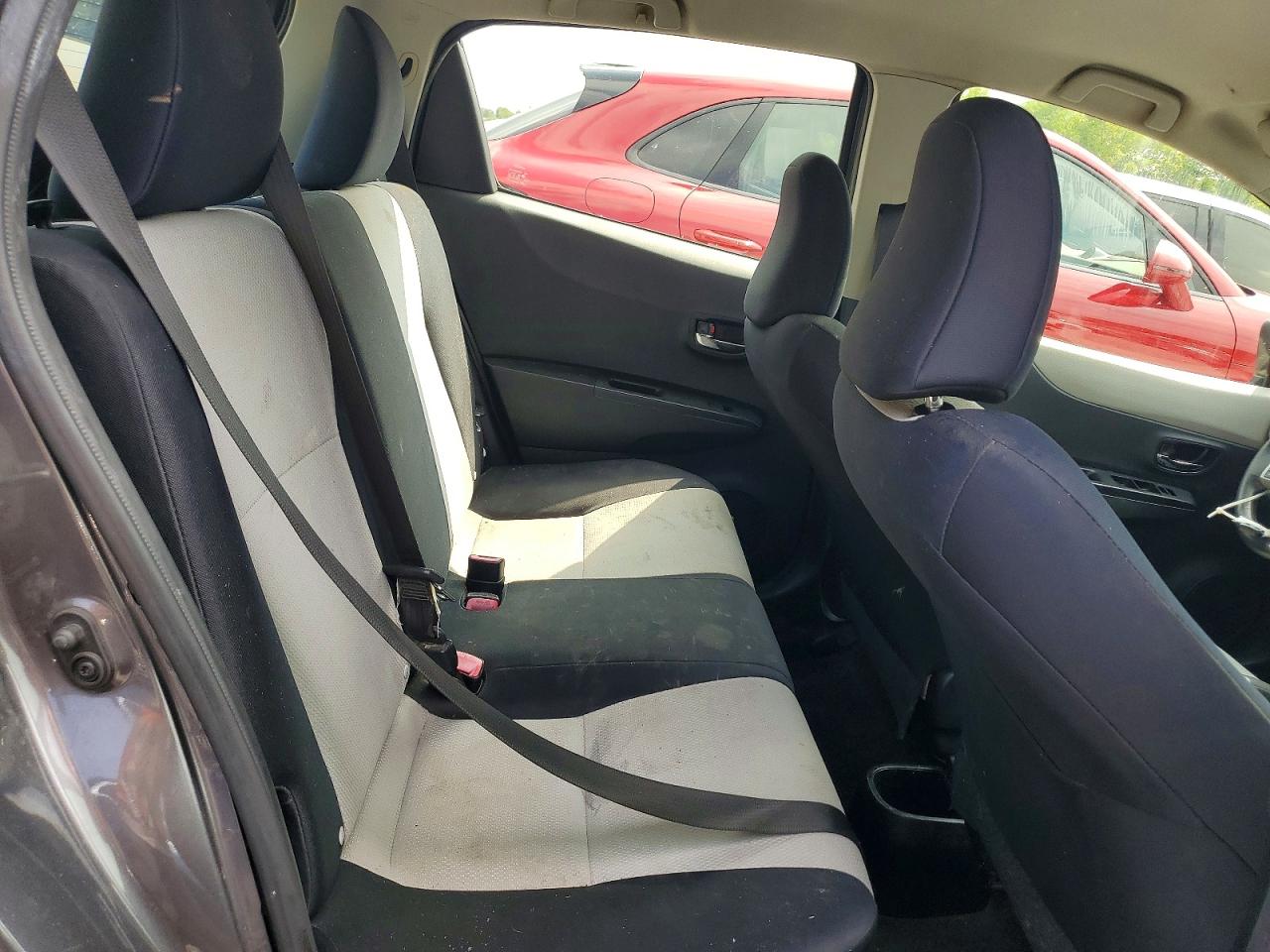 2012 Toyota Yaris 5-door Le Gray vin: JTDKTUD3XCD536933
